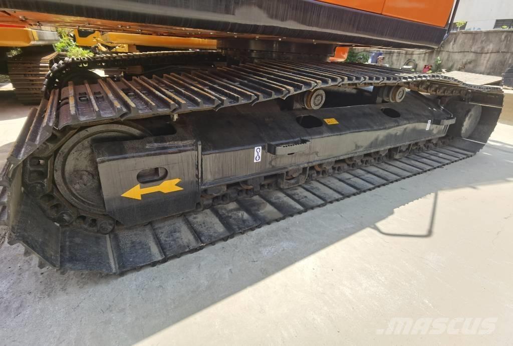 Doosan DX 225 LC Roomikekskavaatorid