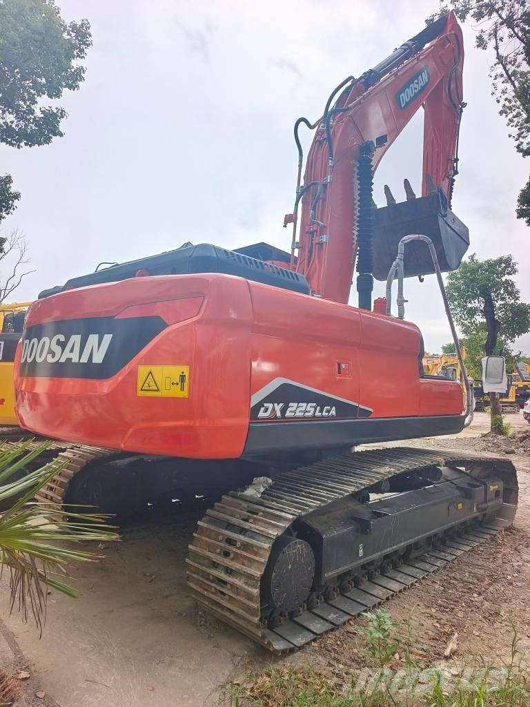 Doosan DX 225LC-9C Roomikekskavaatorid