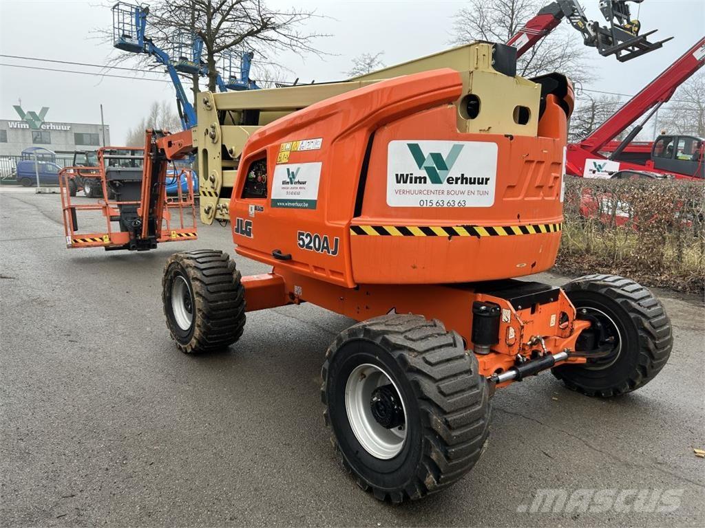 JLG 520AJ (2633) Iseliikuvad poomtõstukid