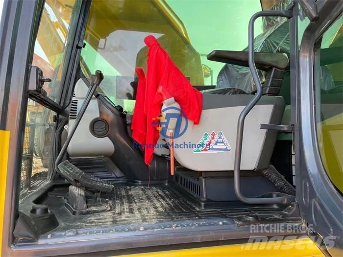 Komatsu PC 220-8 Roomikekskavaatorid