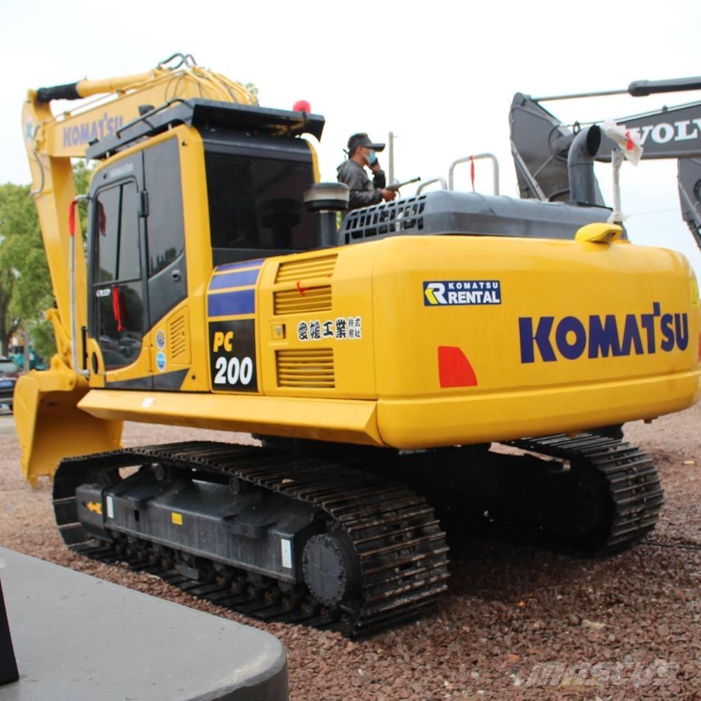 Komatsu PC 200-8 Roomikekskavaatorid