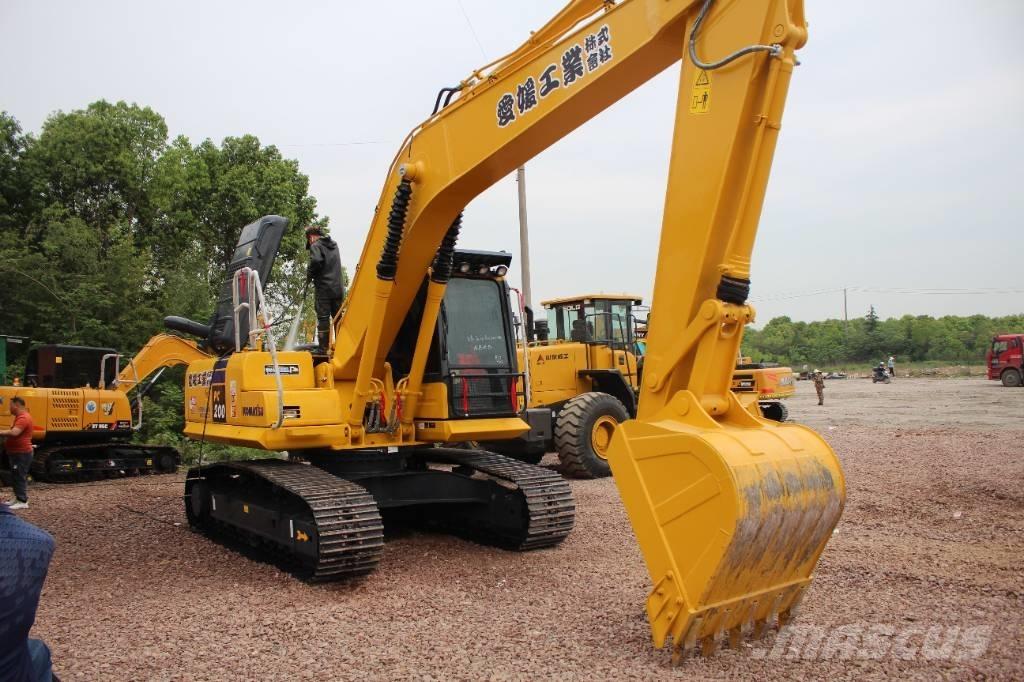 Komatsu PC 200-8 Roomikekskavaatorid