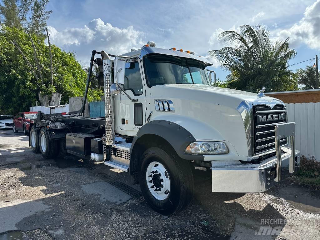 Mack GU813 Trossüsteemiga vahetuskere veokid