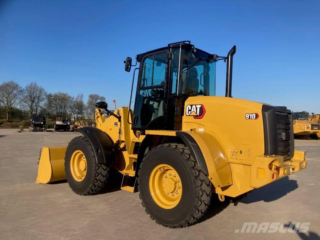 CAT 910 Rataslaadurid