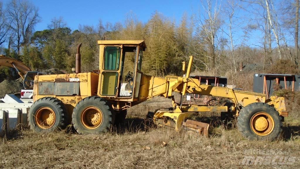 John Deere 672 A Greiderid