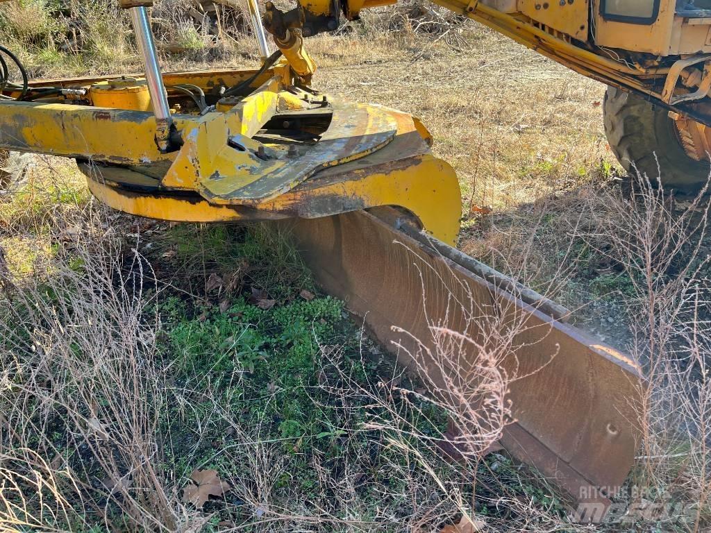 John Deere 672 A Greiderid
