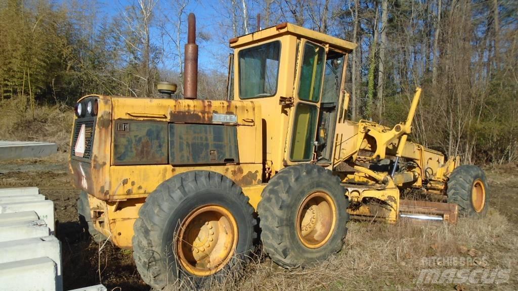 John Deere 672 A Greiderid