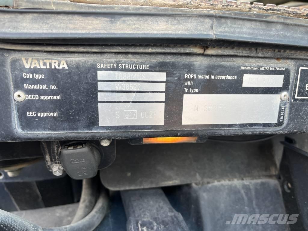 Valtra N 141 Traktorid