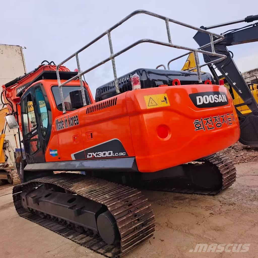 Doosan DX 300 LC Roomikekskavaatorid