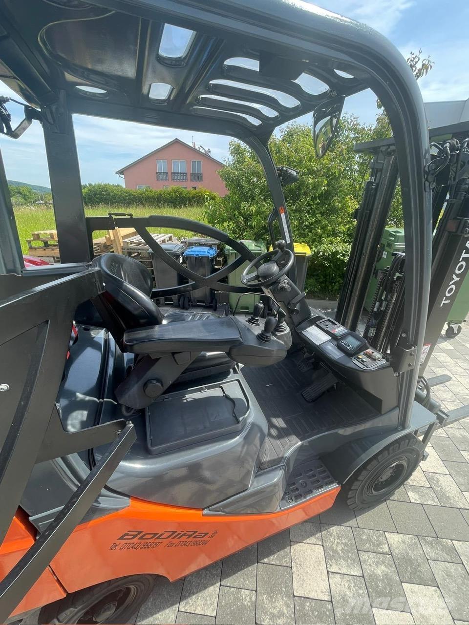 Toyota 02-8FGF18 Gaasitõstukid