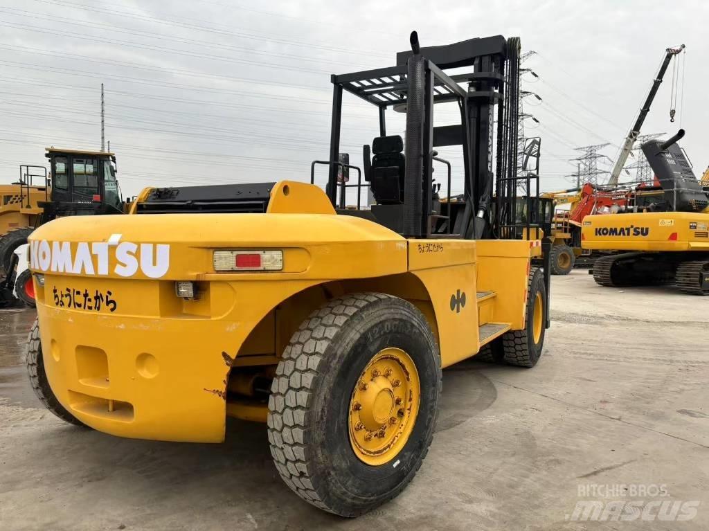 Komatsu FD200 Teleskooplaadurid