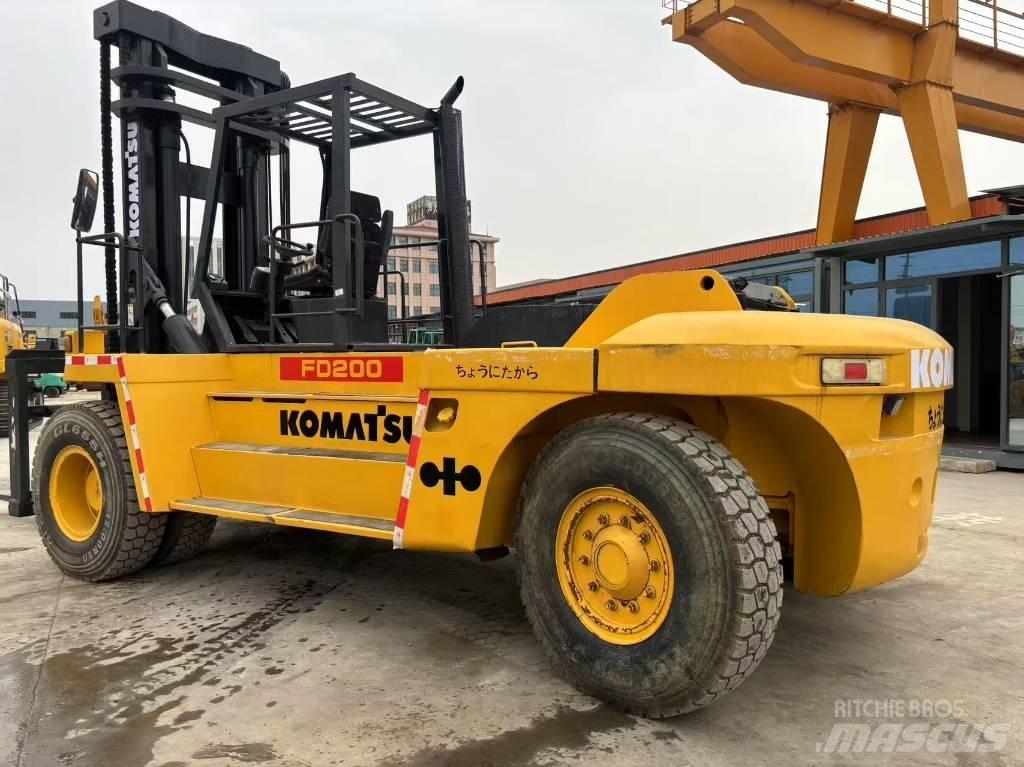 Komatsu FD200 Teleskooplaadurid