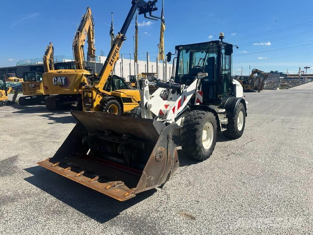 CAT 908 M Rataslaadurid