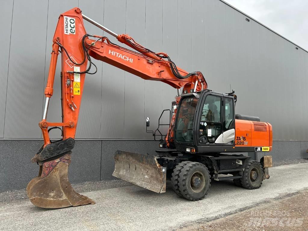 Hitachi ZX220W-5B Ratasekskavaatorid