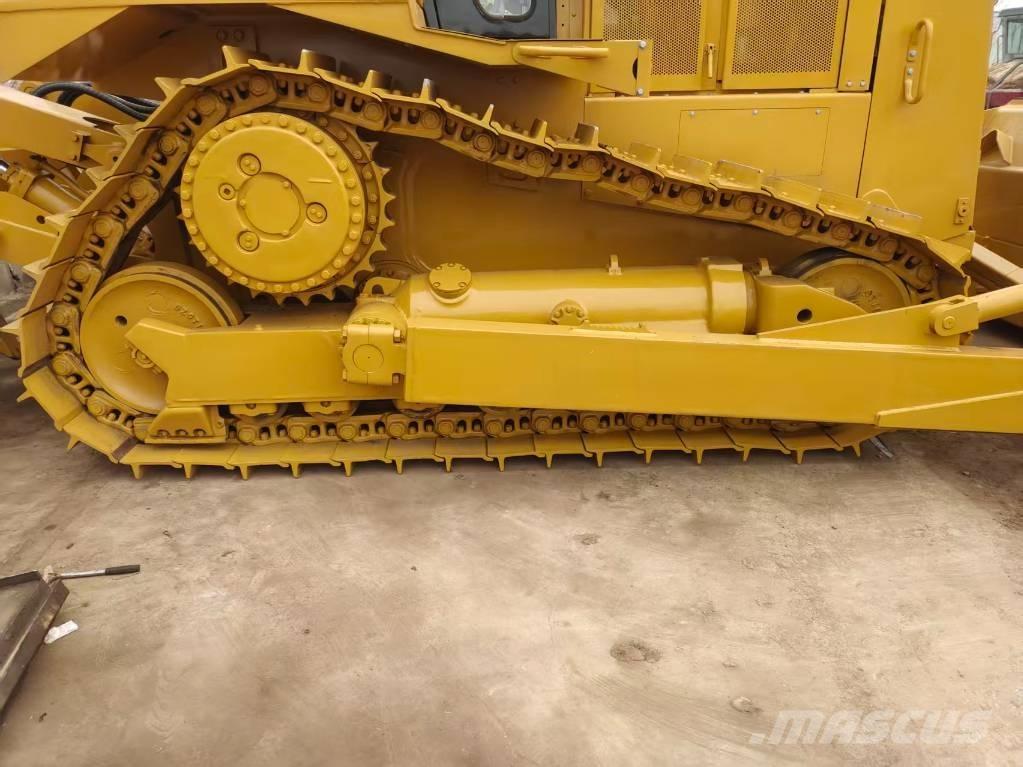CAT D8 Buldooserid