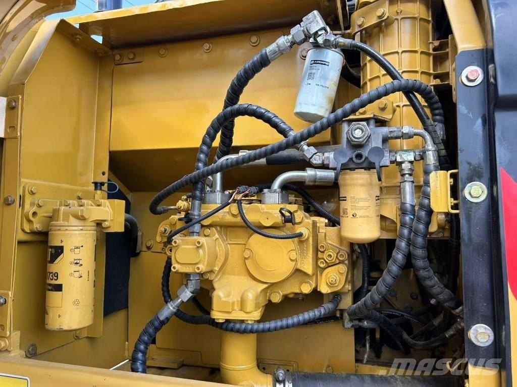 CAT 320 D Roomikekskavaatorid