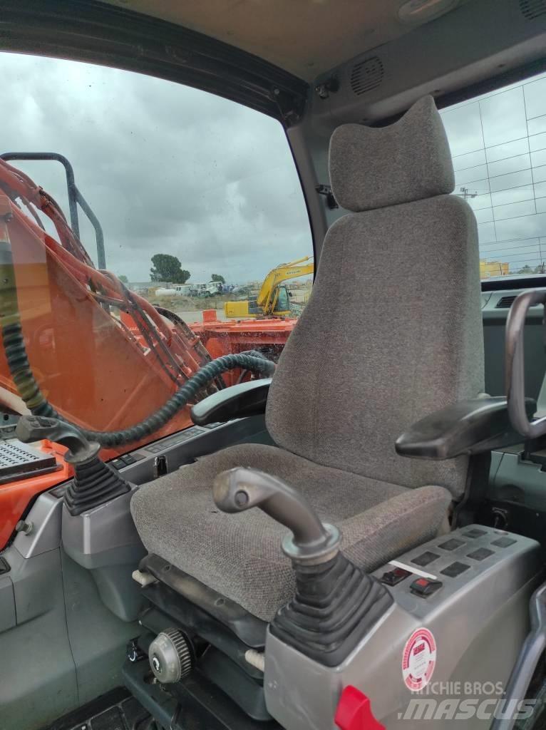 Doosan DX 180 LC Roomikekskavaatorid