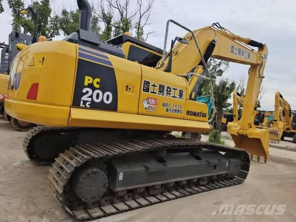 Komatsu PC 200 Roomikekskavaatorid