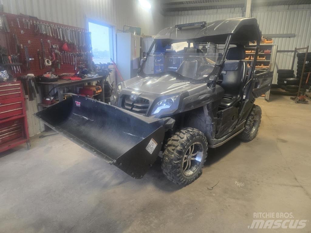  UTV CF 850 Miniekskavaatorid < 7 t