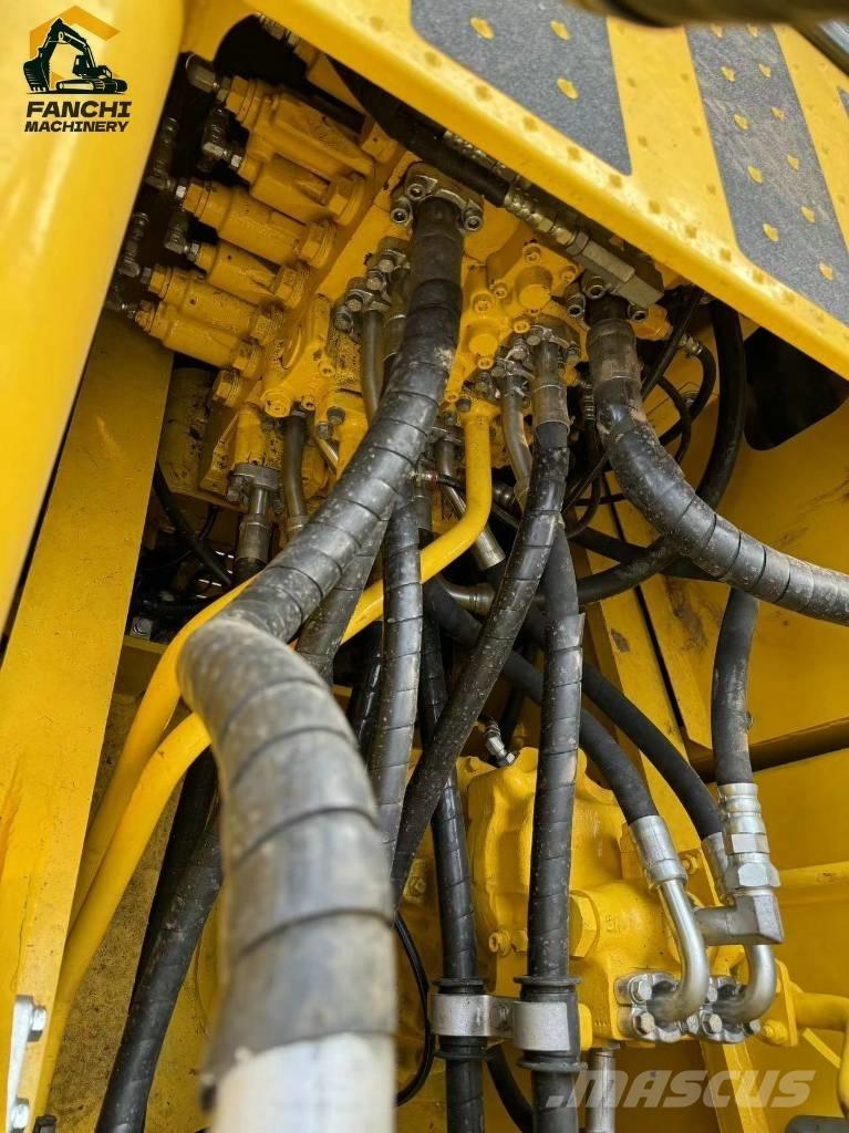 Komatsu PC 220 LC Roomikekskavaatorid
