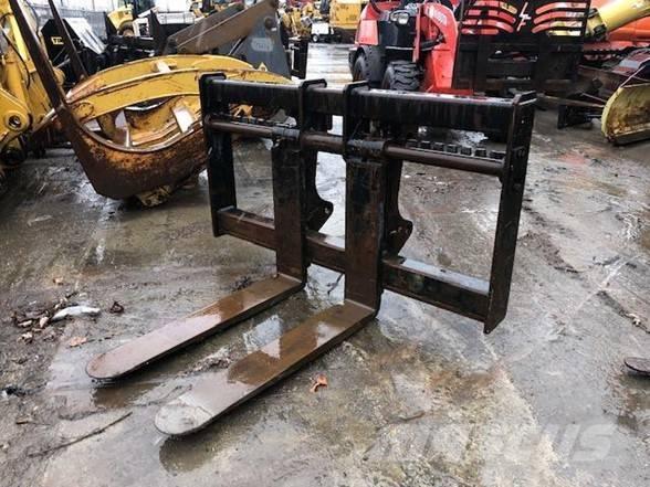 CAT IT 28 Tõstekahvlid