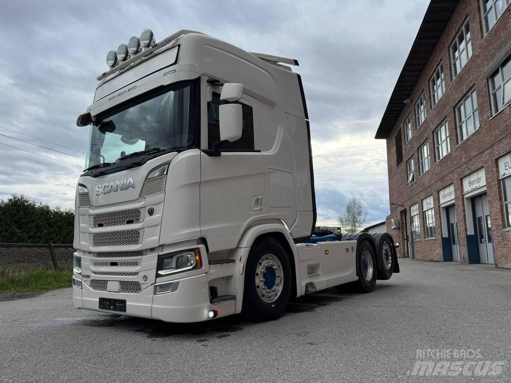 Scania R 590 Sadulveokid