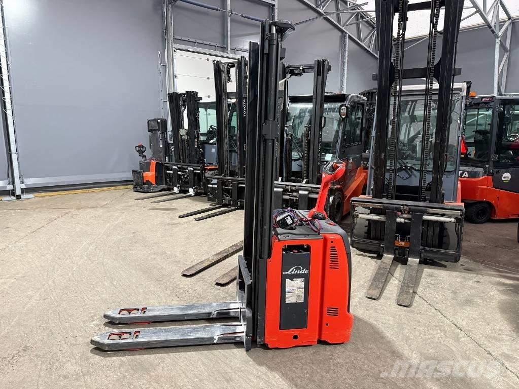 Linde D 14 Platvormiga virnastajad