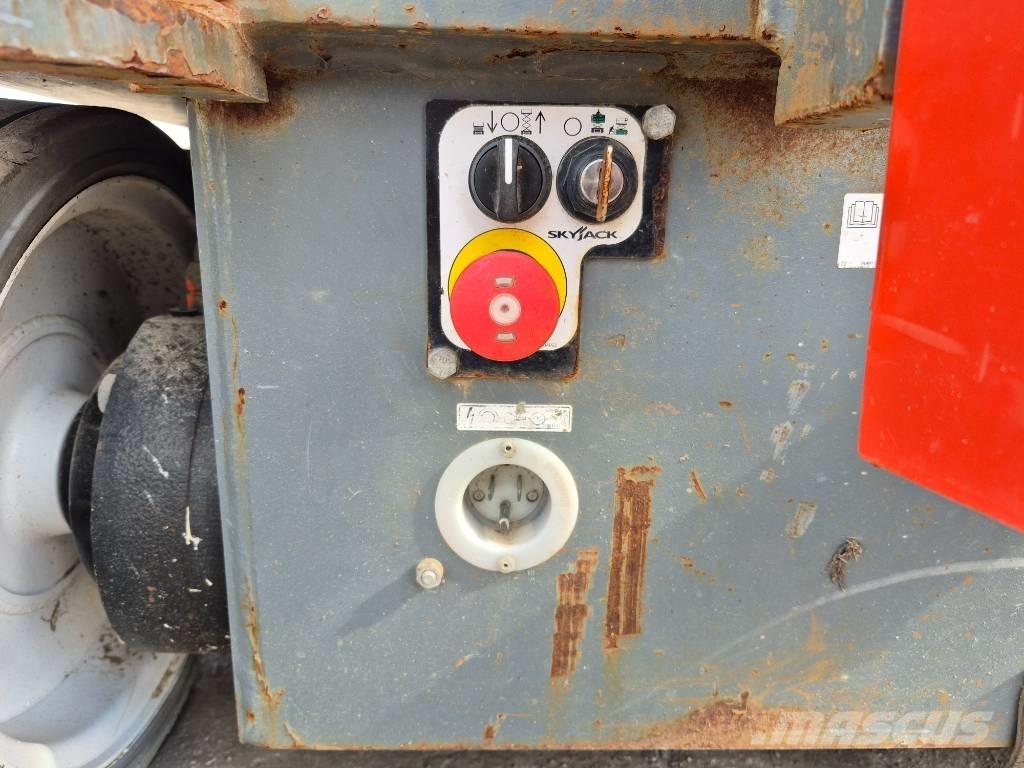 SkyJack SJ 4740 Käärtõstukid