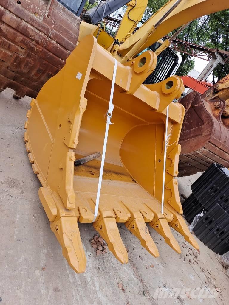Komatsu PC 200-8 Roomikekskavaatorid