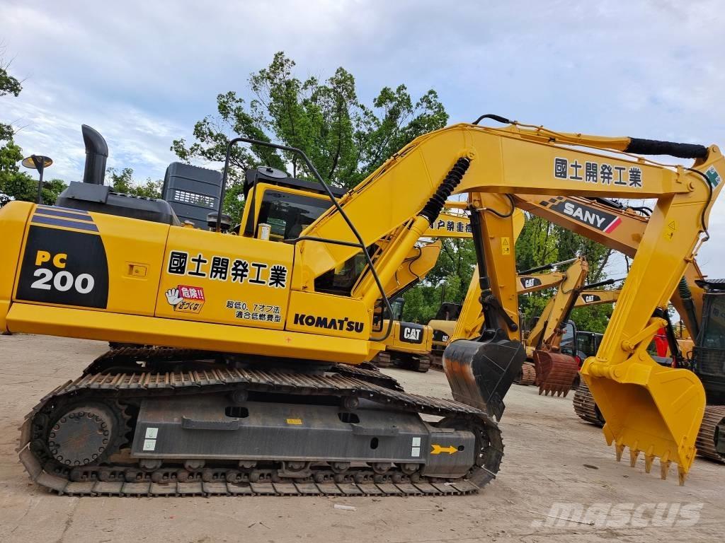 Komatsu PC 200-8 Roomikekskavaatorid