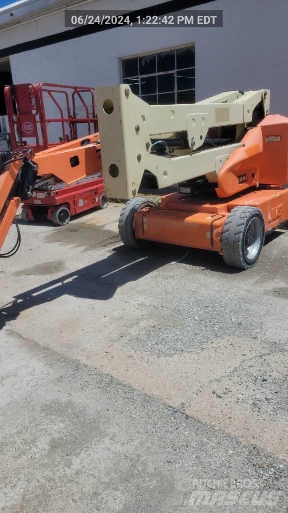 JLG E 450 AJ Iseliikuvad poomtõstukid