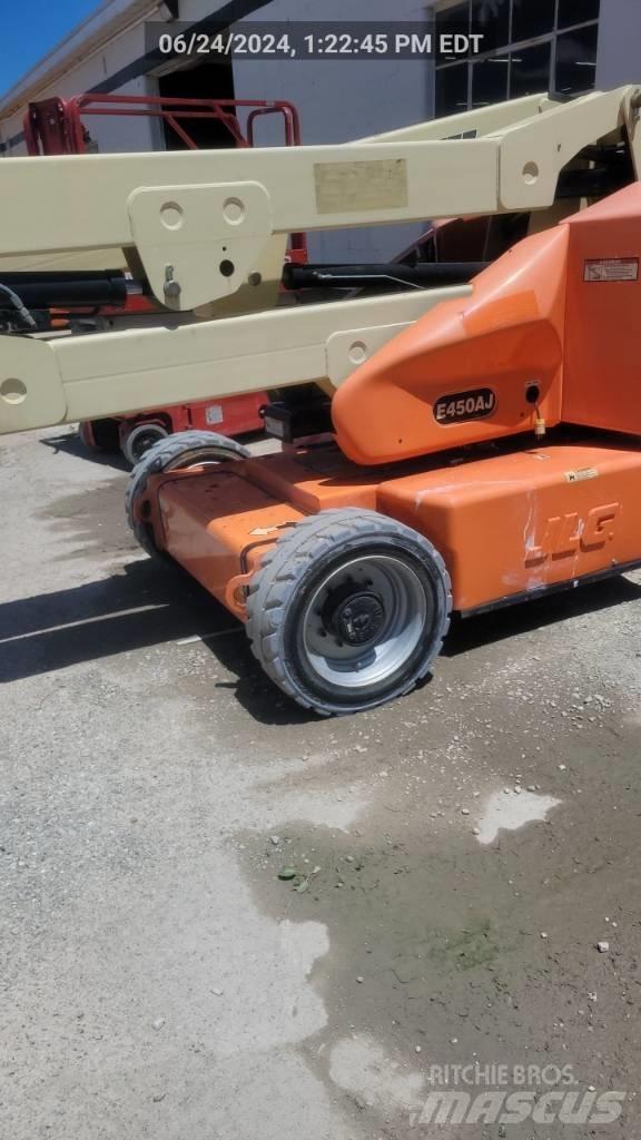 JLG E 450 AJ Iseliikuvad poomtõstukid