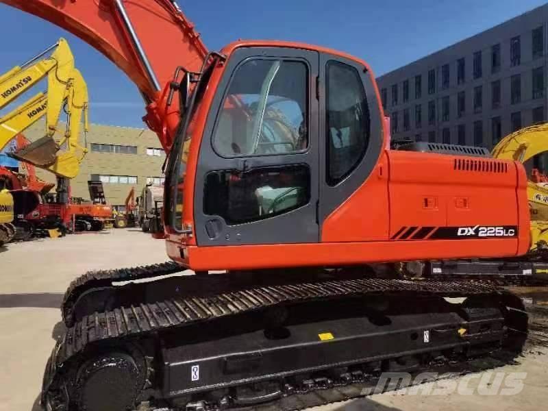 Doosan DX 225 Roomikekskavaatorid