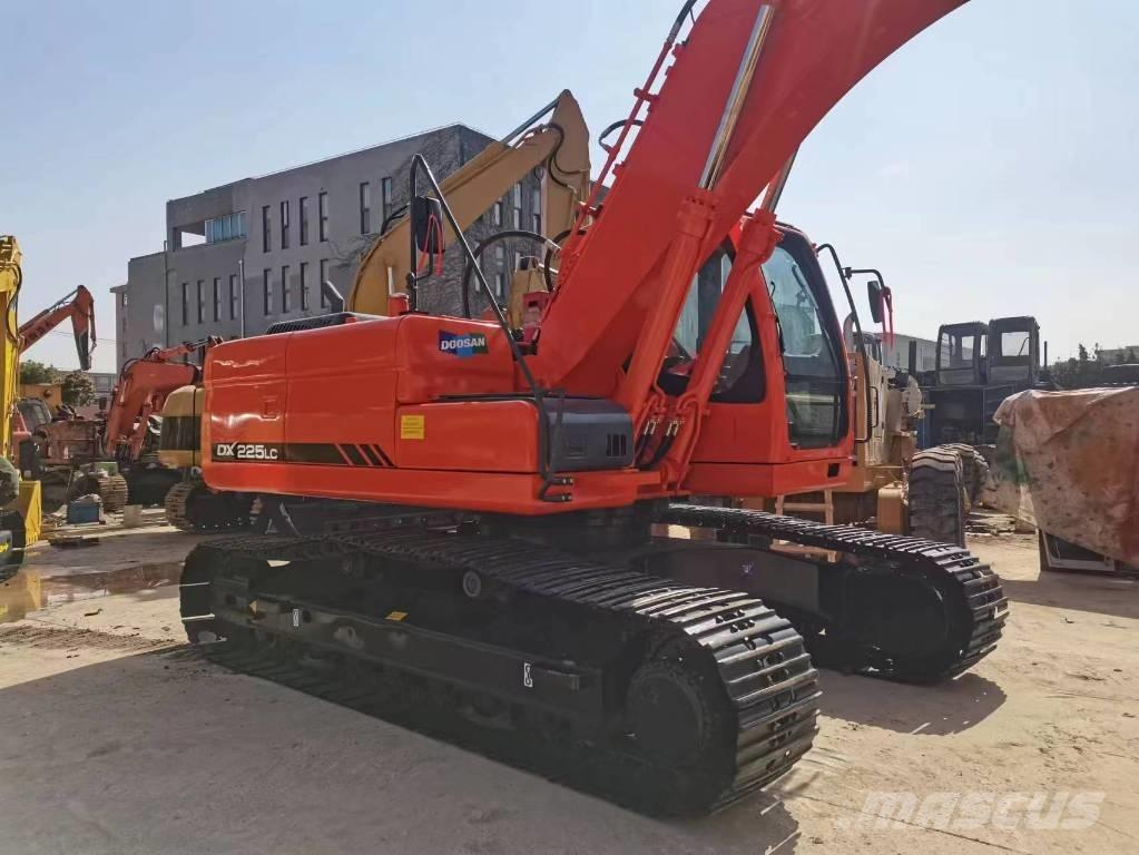 Doosan DX 225 Roomikekskavaatorid