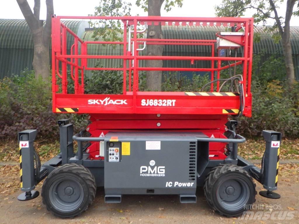 SkyJack SJ6832RT Käärtõstukid