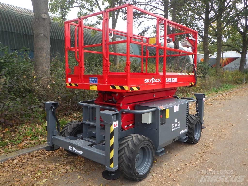 SkyJack SJ6832RT Käärtõstukid