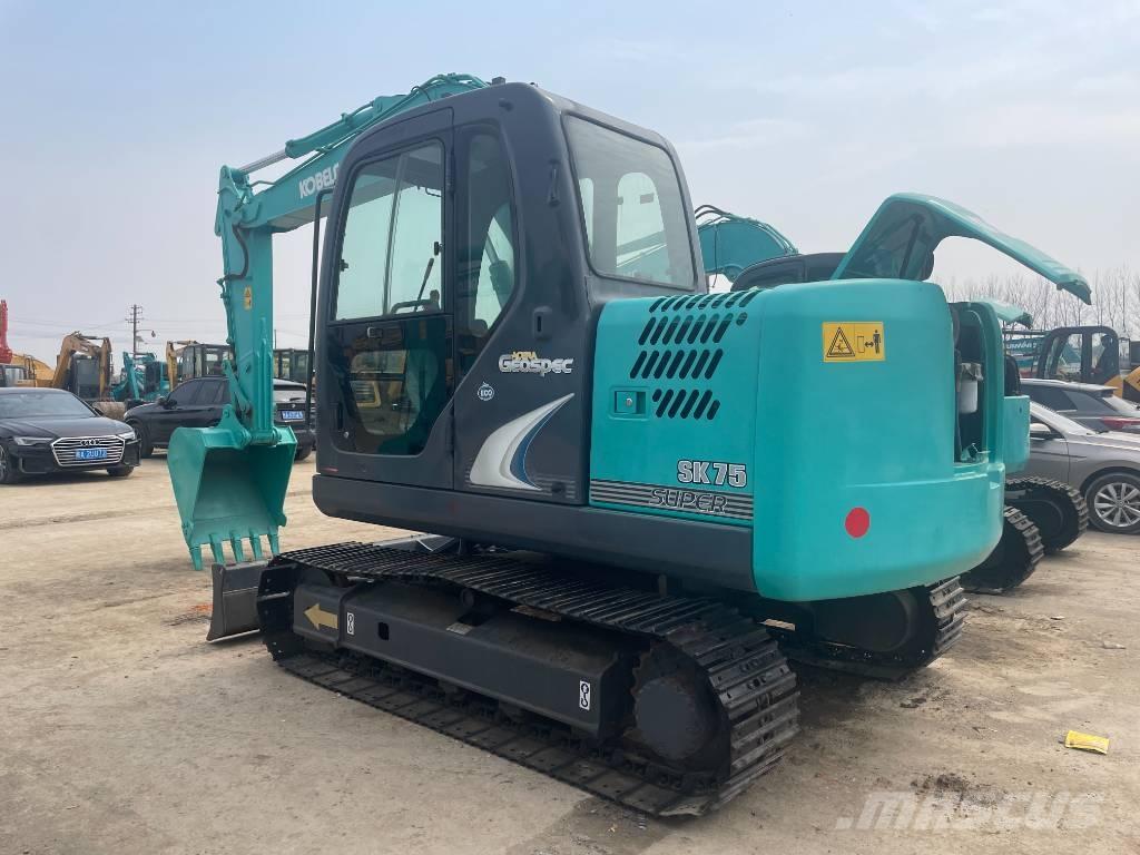 Kobelco SK 75 Väikeekskavaatorid 7t-12t