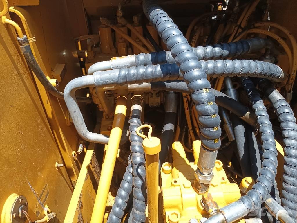 CAT 320D2L Roomikekskavaatorid