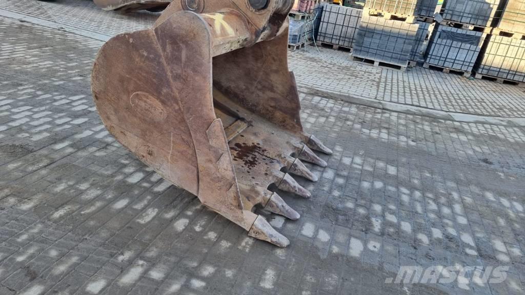 Komatsu PC 210 LC Roomikekskavaatorid