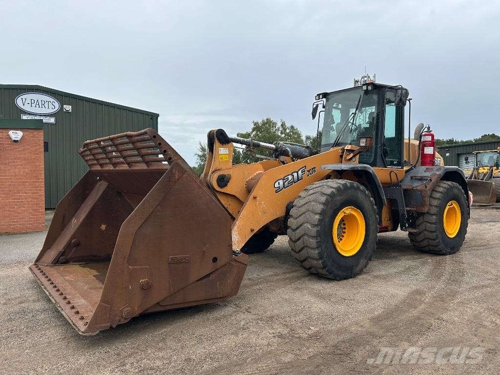 CASE 921F XR Rataslaadurid