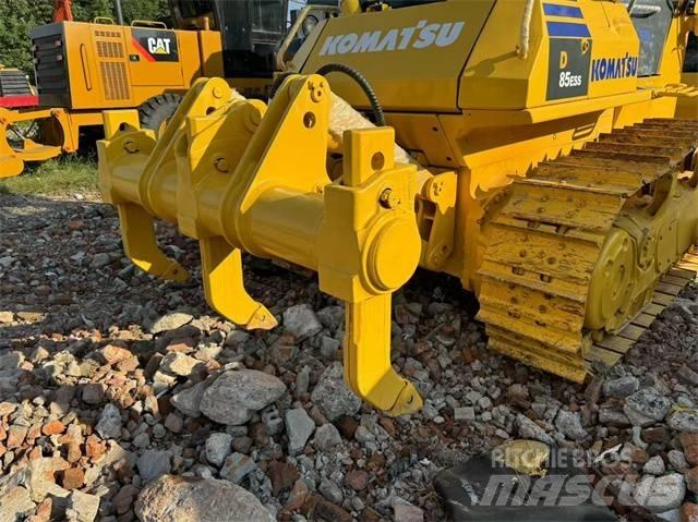 Komatsu D 85 Buldooserid