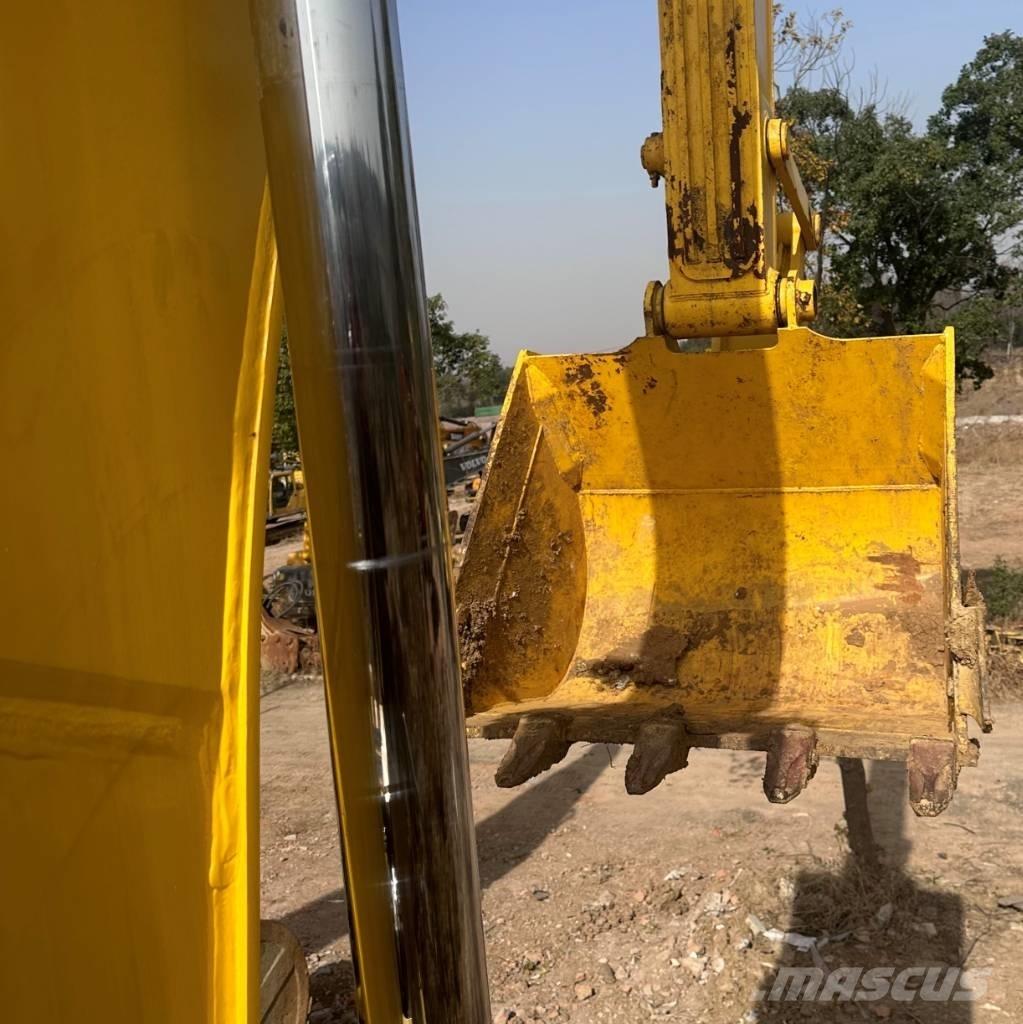 Komatsu 240LC-8 Roomikekskavaatorid