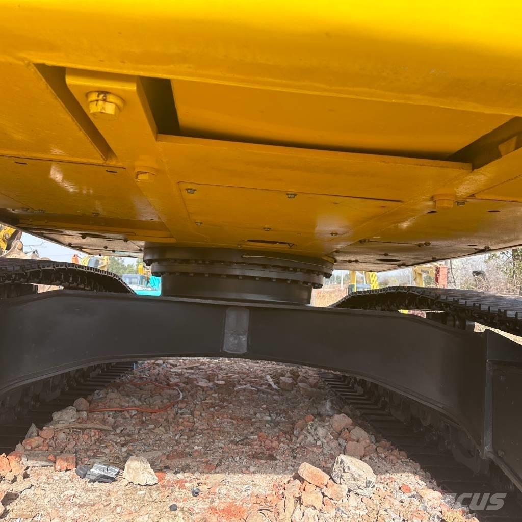 Komatsu 240LC-8 Roomikekskavaatorid