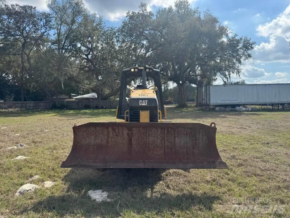 CAT D 3 K 2 LGP Buldooserid
