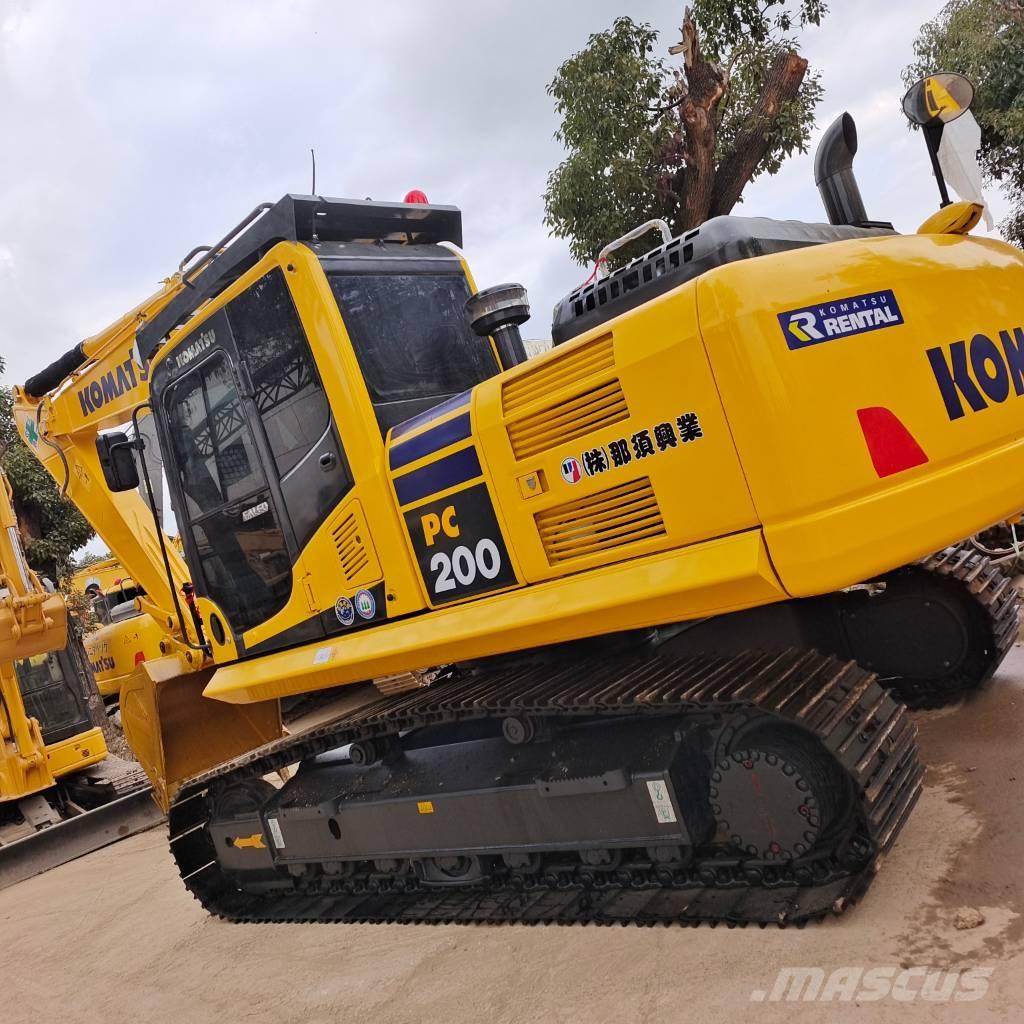 Komatsu PC 200-7 Roomikekskavaatorid