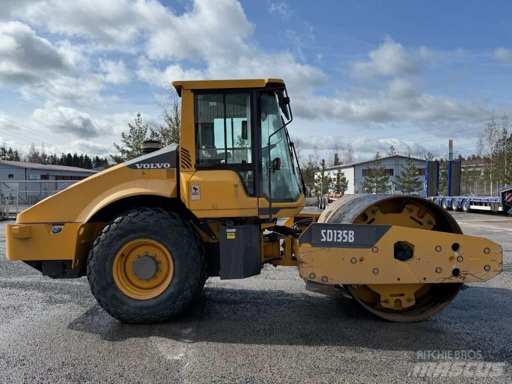Volvo SD 135 B Ühe trumliga rullid
