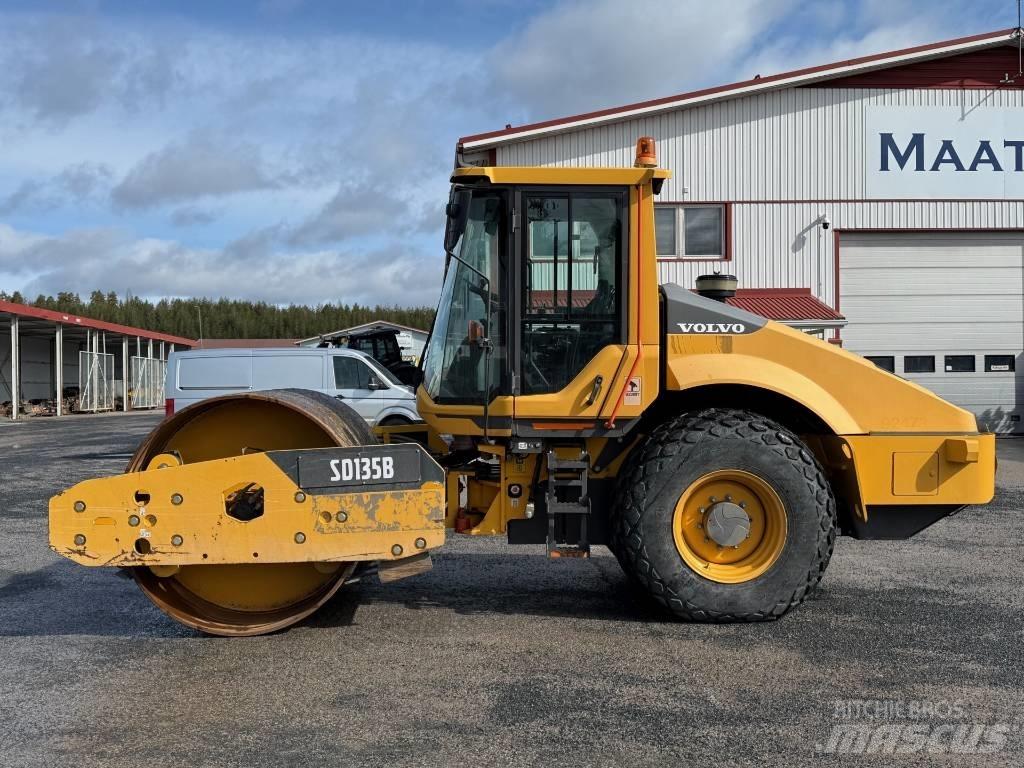 Volvo SD 135 B Ühe trumliga rullid