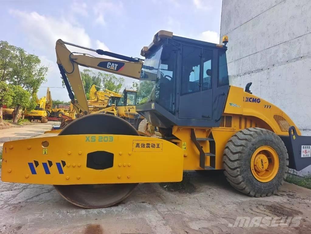 XCMG XS 202 J Rataslaadurid
