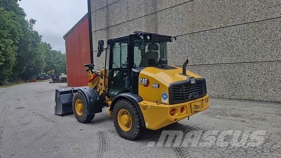 CAT 906 Rataslaadurid