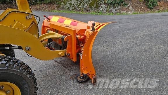 CAT 906 Rataslaadurid